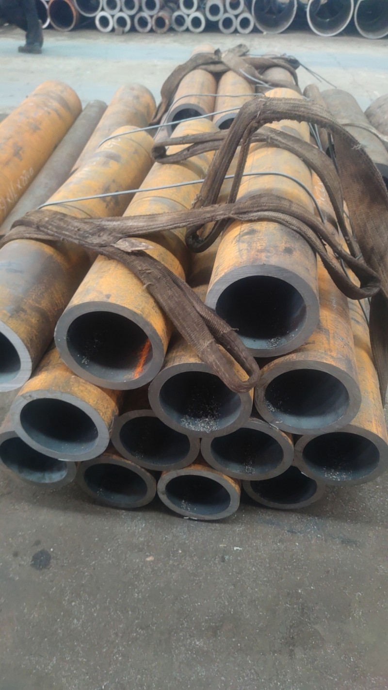 新城新城新城15CrMoG无缝钢管切割